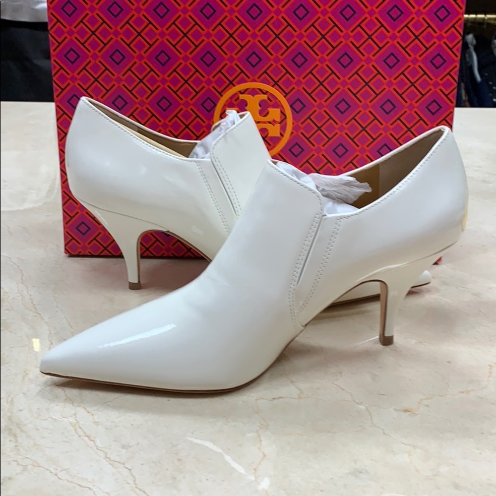 TORY BURCH GEORGINA PATENT LEATHER BOOTIE IN WHITE WITH WRAPPED KITTEN HEEL 8.5 - Picture 5 of 9